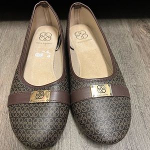 Daisy Fuentes slip ons